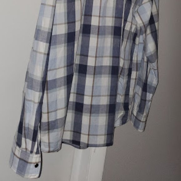 Button Up - Picture 4 of 4